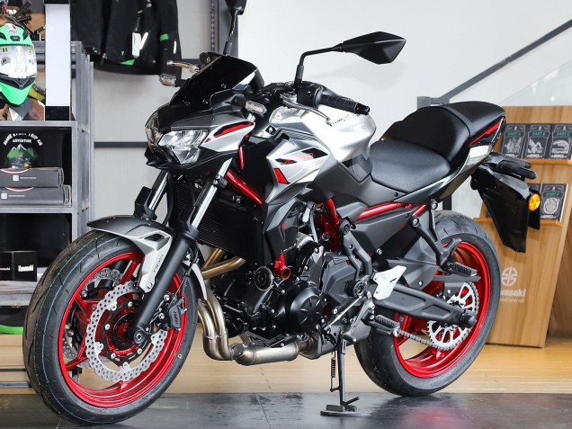 Descuento Carenados Moto Kawasaki Ninja Z650 2020-2023 - Negro Plata Rojo