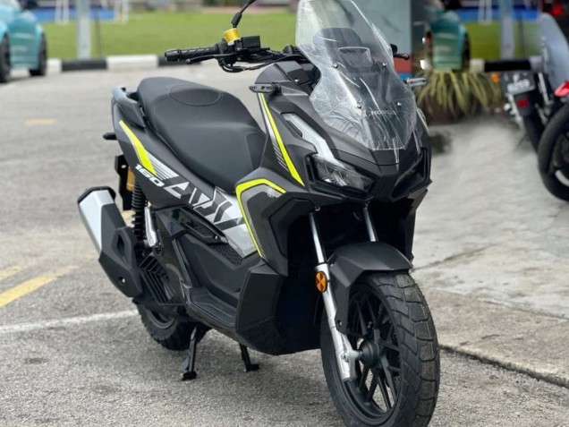 Descuento Carenados Moto Honda ADV160 2022-2024 - Plata Amarillo Negro Mate
